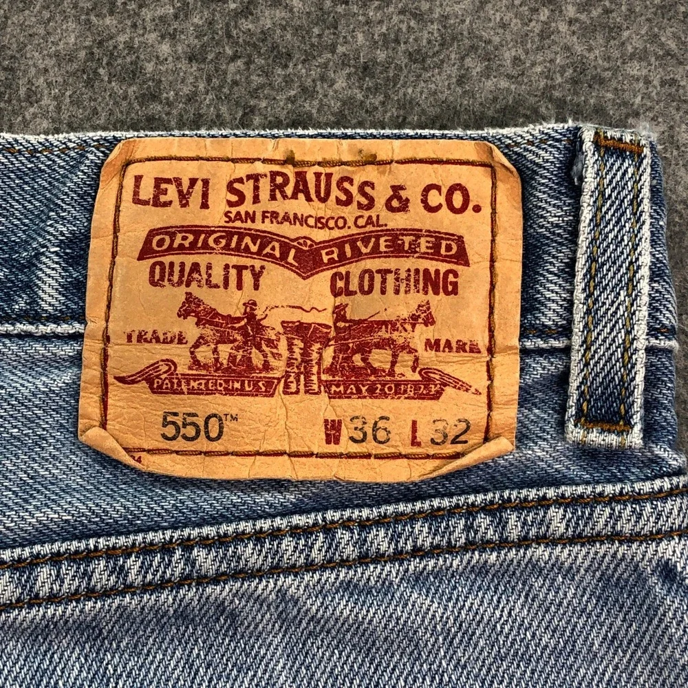 Levi's 550 Vintage Mens Jeans 36x30 Relaxed Fit Tapered Leg Light Wash Denim
